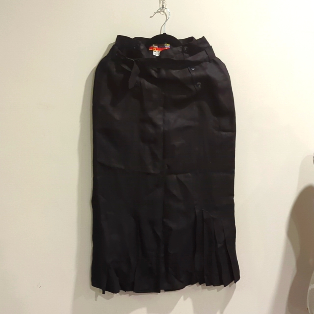 Debbie Shuchat black 100% linen long pleated skirt